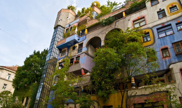 Hundertwasserhaus-green-fly.ge