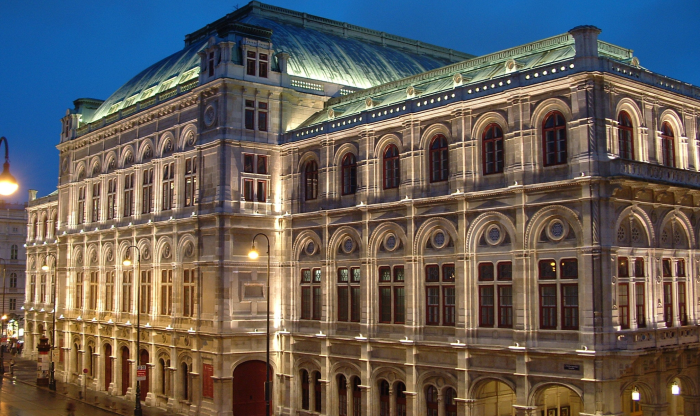 vienna_opera_night_fly.ge